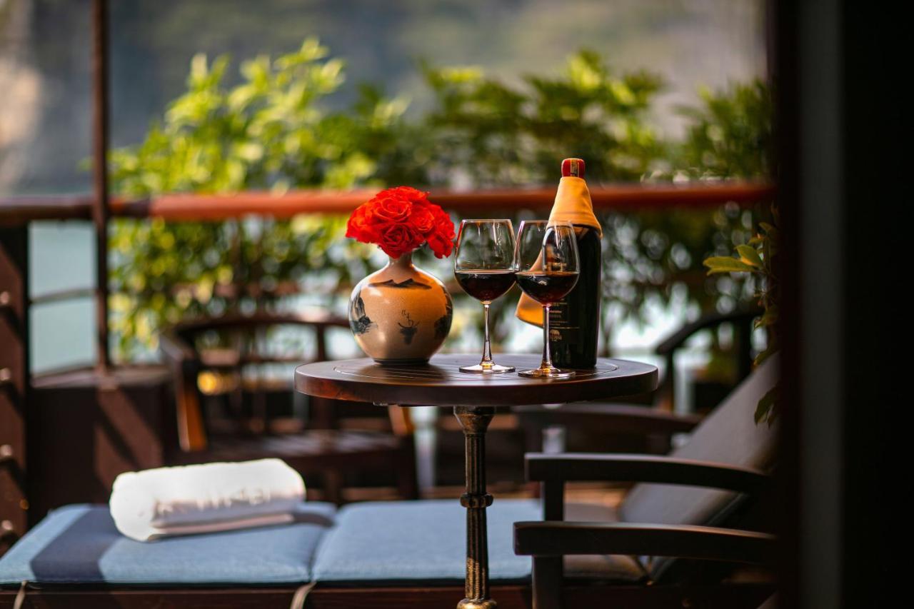 Hotel Nostalgia Halong Cruise Ha Long Zewnętrze zdjęcie